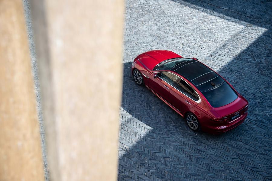  Jaguar XE L P250 HSE R-Dynamic 2019 года  (CN) (фото 10 из 31)